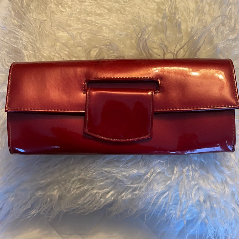 le chateau Red Patent Leather Clutch